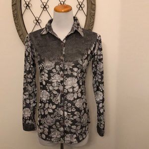 Rue 21 gray floral print button down shirt s